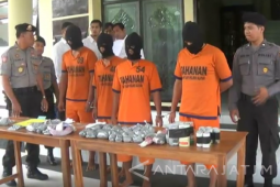 Polisi Blitar Bekuk Sindikat Pembuat Petasan