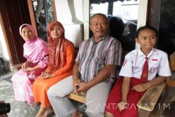 Penerima Beasiswa Gunakan Uang untuk Keperluan Kuliah