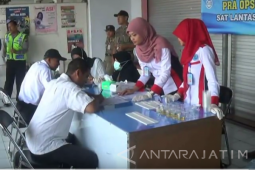 Belasan Sopir Jalani Tes Urine di Terminal Blitar