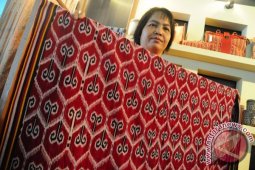 Tenun Sintang Jadi Percontohan Nasional