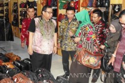 Menteri Koperasi Tinjau Intako Sidoarjo