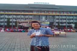 Mahasiswa Jepang Turut Bagikan Takjil Unitomo