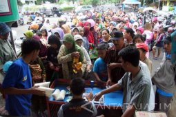 Forum Komunikasi Otomotif Bojonegoro Bagi Takjil