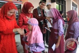 Disnak Salurkan ZIS untuk Mustahiq