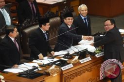 Pengesahan UU Pengampunan Pajak dan APBNP 2016
