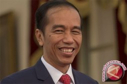Presiden Jokowi membayar zakat