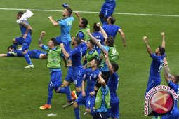 Italia Singkirkan Spanyol 2-0