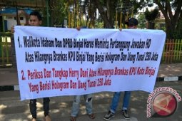 Mahasiswa Demo KPU Binjai