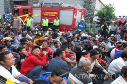 Ribuan Warga Antre Sedekah dari  Gudang Garam