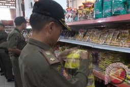 Satpol PP Temukan Banyak Barang Kadaluarsa