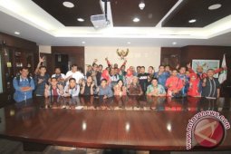 Gubernur Minta Pendapat Wartawan Soal Taman Samarendah