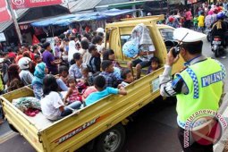 Polisi larang mobil bak terbuka angkut penumpang