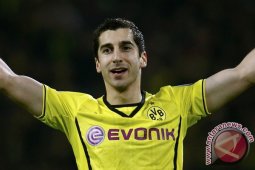 Henrikh Mkhitaryan resmi dikontrak Manchester United