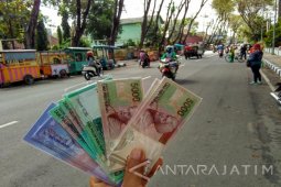 "Pedagang" Uang Bojonegoro Tidak Bisa Dikenai Retribusi