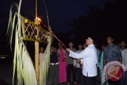 Bupati Nyalakan Lampu "Tumbilotohe" Perdana di Yiladia