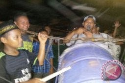 Ratusan masyarakat Desa Lampisi Jambi antusias ikuti takbir keliling