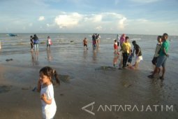 Wisata Pantai Jumiang