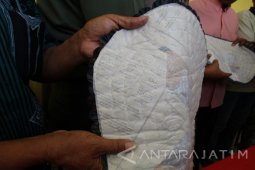 Polisi Kediri Sita Dua Keset Berbahan Kertas Bertuliskan Ayat Quran