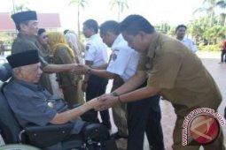 Gubernur: PNS Jangan Pembayut