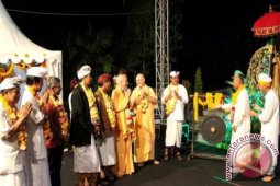 Parade Kereta Merayakan Kebahagiaan Bhakti Dapat Sambutan Meriah