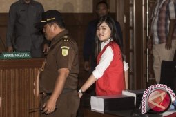 Saudara Kembar Mirna Tunjukkan SMS Jessica