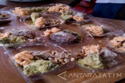 Menikmati Ketupat Cokelat di "Kampung Coklat"
