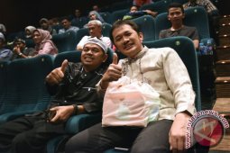 Bupati Purwakarta Bersama Hanung Nonton "Rudy Habibie"