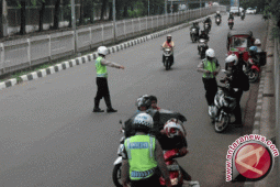 Aparat Buru Penabrak Polisi Hingga Patah Kaki Saat Razia di Kediri