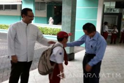 Gus Ipul : Antar Sekolah Itu Orang Hebat