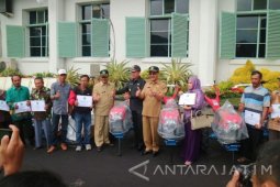 Poktan Kota Malang Dapat Bantuan ALat Pertanian