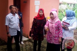 Isteri bupati Tanjabtim cek kebersihan kantor SKPD