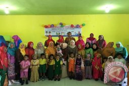Lolly Kampanyekan Anti Kekerasan Pada Anak