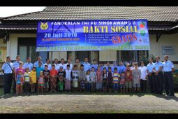 Warga Ledo Antusias Ikuti Pengobatan Gratis di Lanud Singkawang II