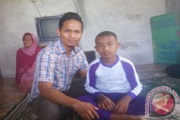 Siswa Aceh Barat galang dana untuk bocah berkumis