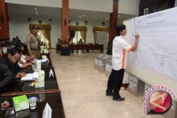 Panwaslu Bangka Tengah Umumkan 18 Anggota Panwacam