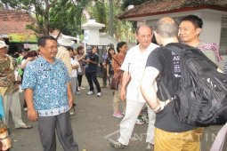 Puluhan Mahasiswa Asing Kunjungi Wisata Goa Selomangleng Kediri
