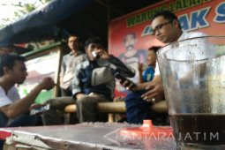 Kebersamaan Ngopi di Warkop