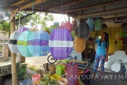 Kerajinan Rotan Sintetis Jember Diminati Pasar Domestik
