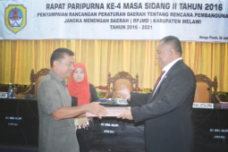 Pemkab Melawi Sampaikan Raperda RPJMD 2016 - 2021