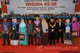 45 Wisudawan Polije Raih Predikat "Cumlaude"