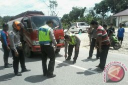 Ibu-anak Tewas saat Motor Bertabrakan dengan Truk