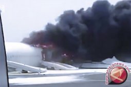 Pesawat Emirates Bawa 300 Orang Terbakar di Dubai