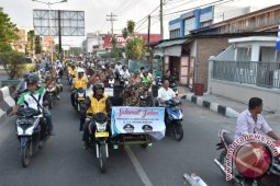Ribuan Warga Lepas Umar Zunaidi