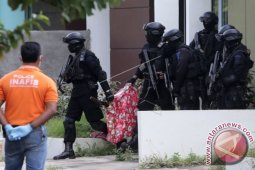 Geledah Rumah Terduga Teroris di Batam