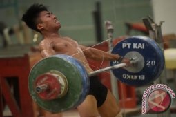 Ketua Umum PB PABBSI Dampingi Lifter Olimpiade