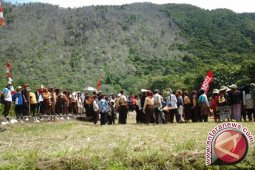 Masyarakat Jaro Gelar `Aruh Banih`