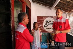 Telkom Bantu Pasang Listrik 14 Rumah Sidoarjo