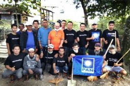 Aksi PAN Bersihkan Jembatan Kartiasa