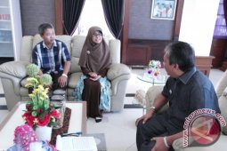 Gubernur Bantu Hesih Pemenang ASEAN Youth Excursion Singapore