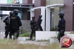 Polisi Geledah Rumah Tiga Tersangka Teroris Batam